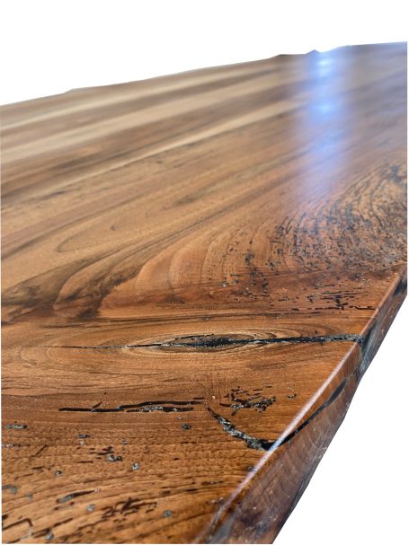 Table à manger exceptionnelle Intarsia dans un intérieur contemporain
