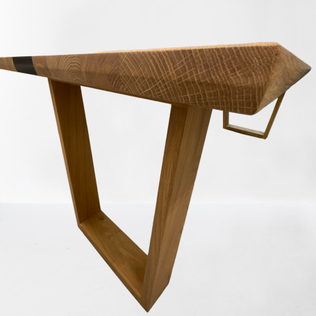 Table de salle à manger en chêne massif et résine époxy fabriquée artisanalement par Cay Design en Isère