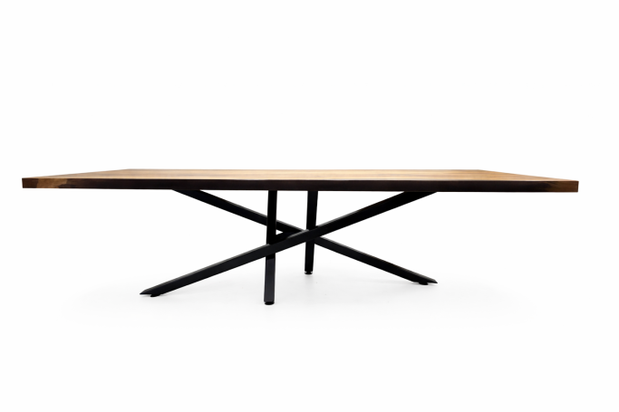 Table Maesta en bois massif fabriquée sur mesure par Cay Design