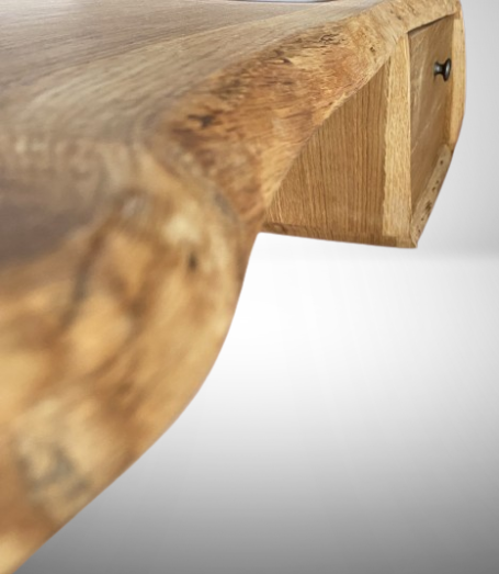 Lignes fluides et courbées du meuble TV artisanal Curvus