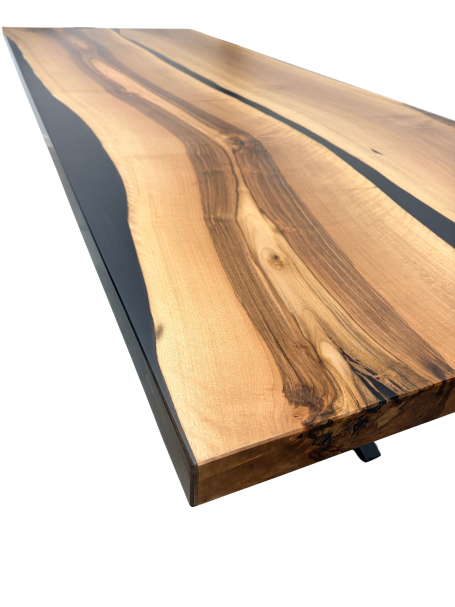 Table Maesta en bois massif fabriquée sur mesure par Cay Design