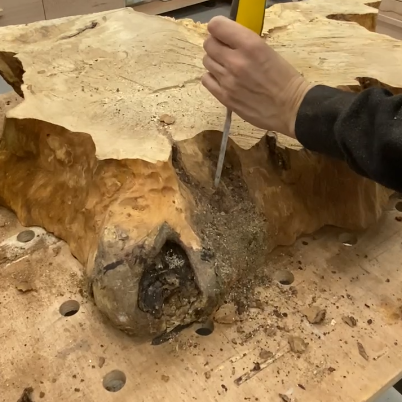 Comment Cay Design choisit le plateau bois pour une table rivière
