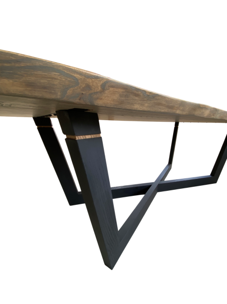 Grande table Casta en châtaignier massif avec bords naturels live edge
