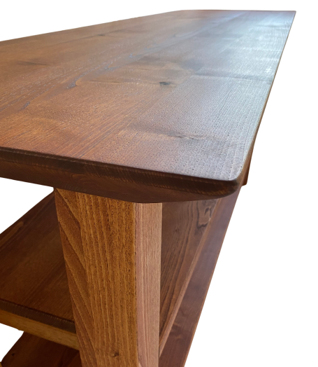 Détail du châtaignier massif teinté du meuble vasque artisanal