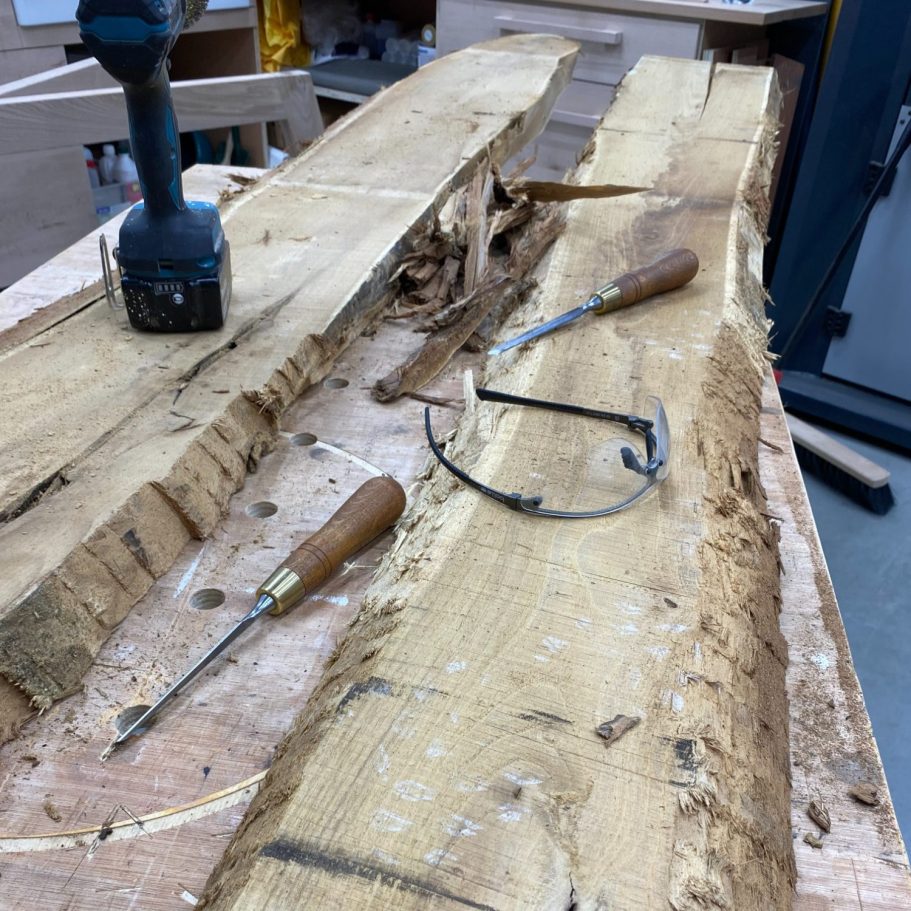 Comment Cay Design choisit le plateau bois pour une table rivière